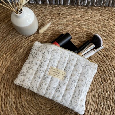 Pochette plate Irune Taupe contenu