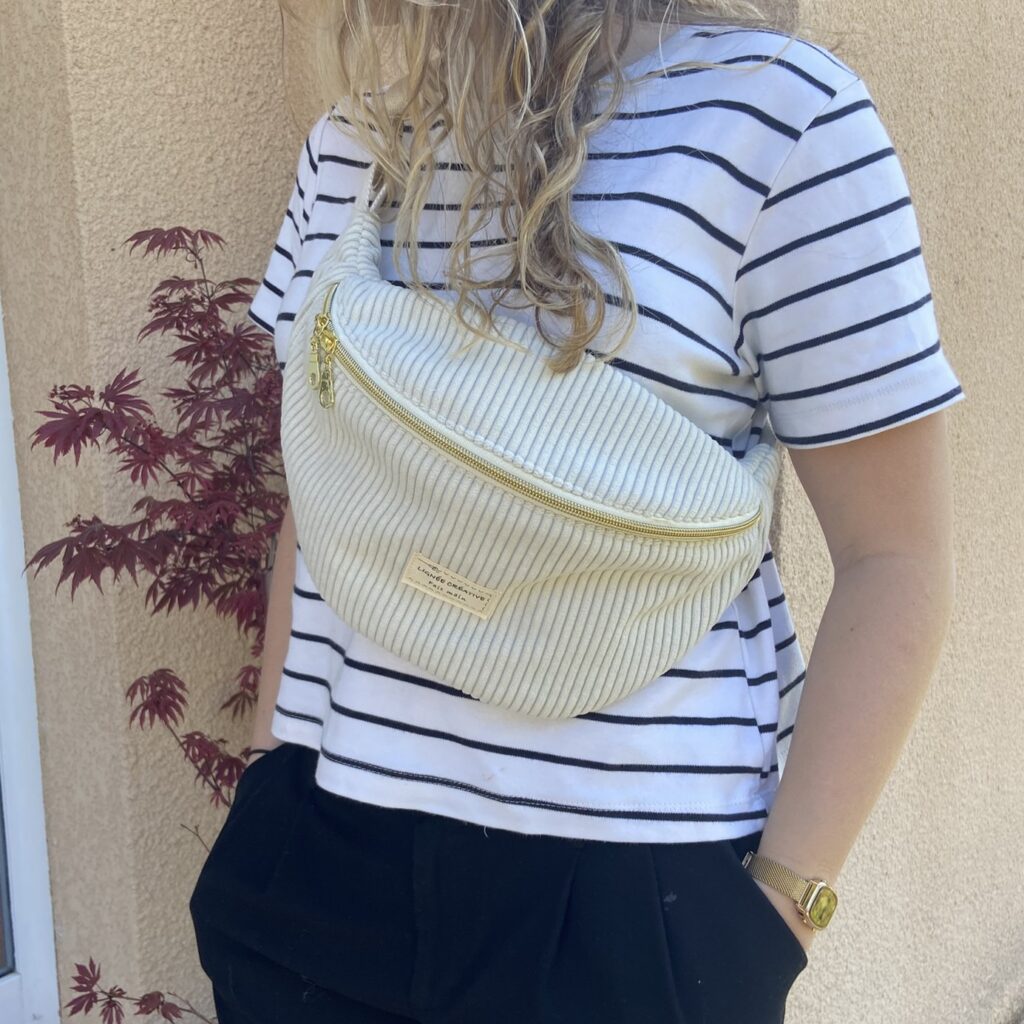 Sac banane Velours Ecru porté