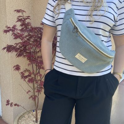 Sac banane Velours Lichen porté