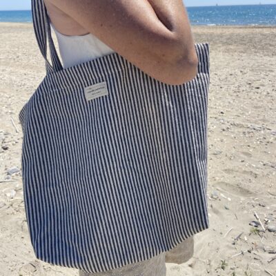 sac cabas fourre tout rayures marine et ecru porté