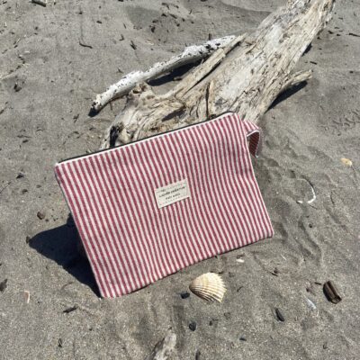 pochette plate rayée rouge ecru fermée