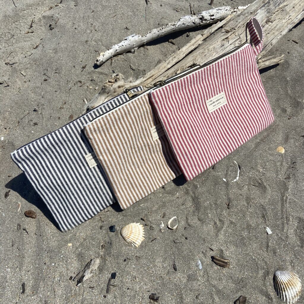 trois pochettes rayées