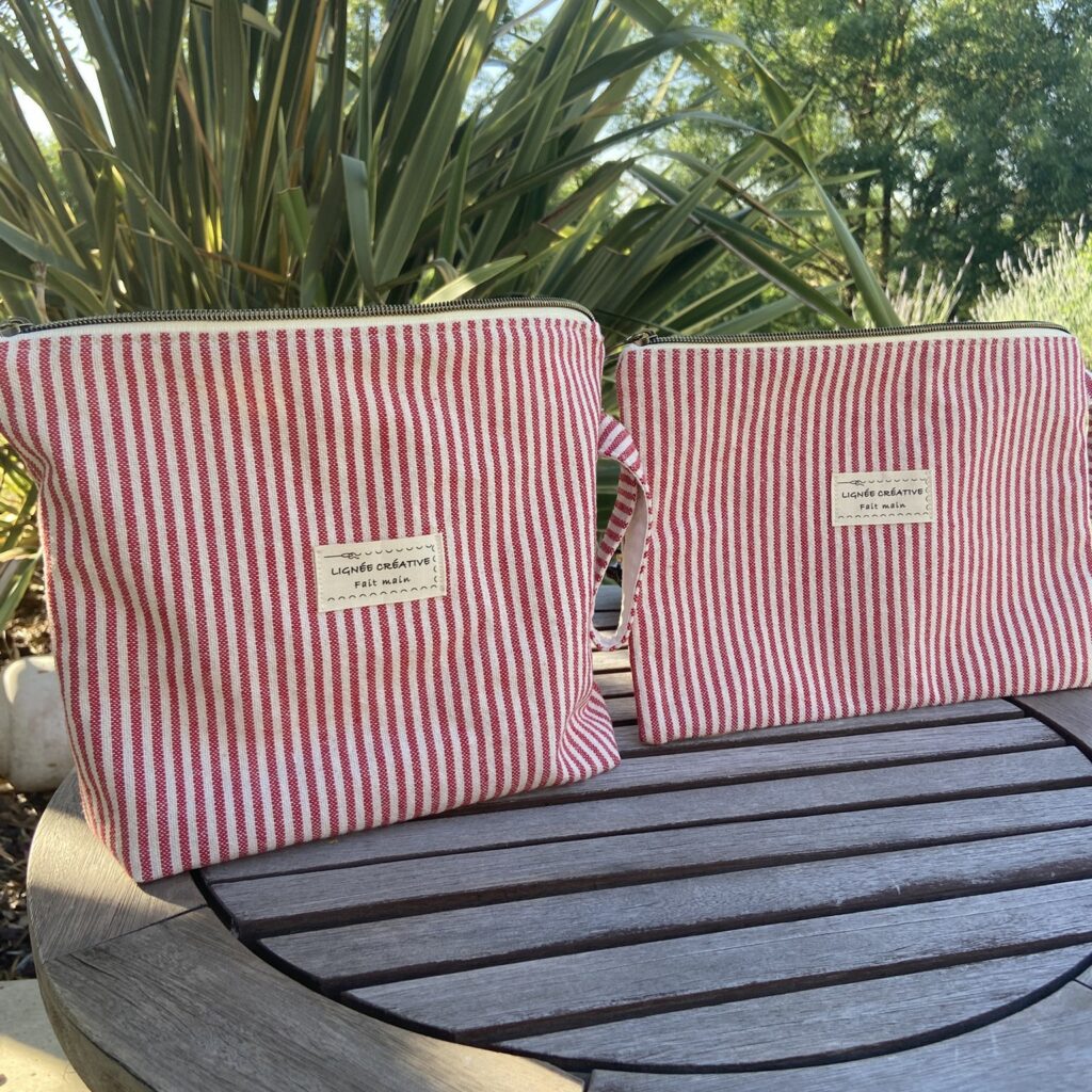 pochette deperlante 2 formats sur table