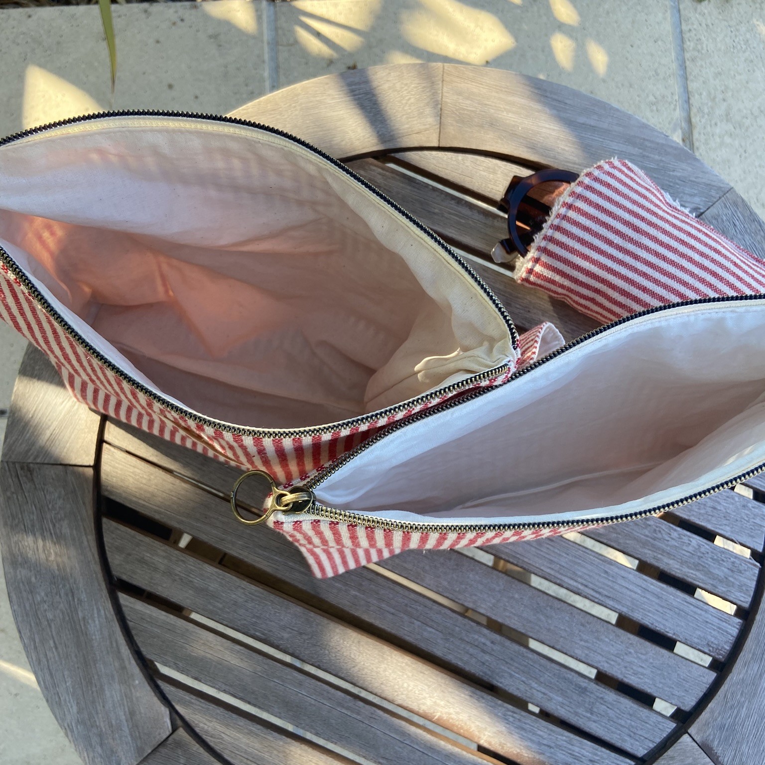 pochette deperlante 2 formats sur table ouvertes 2