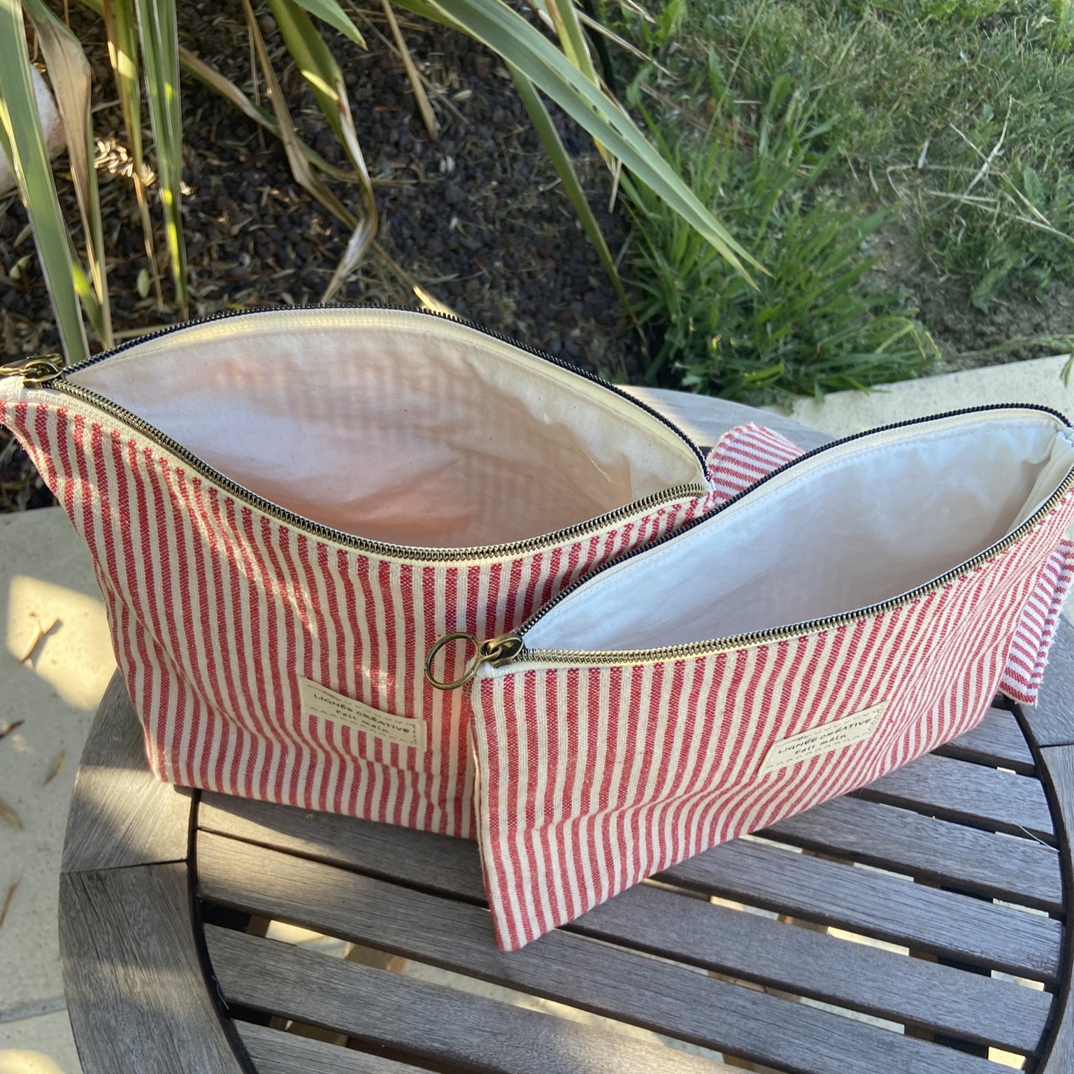 pochette deperlante 2 formats sur table ouvertes